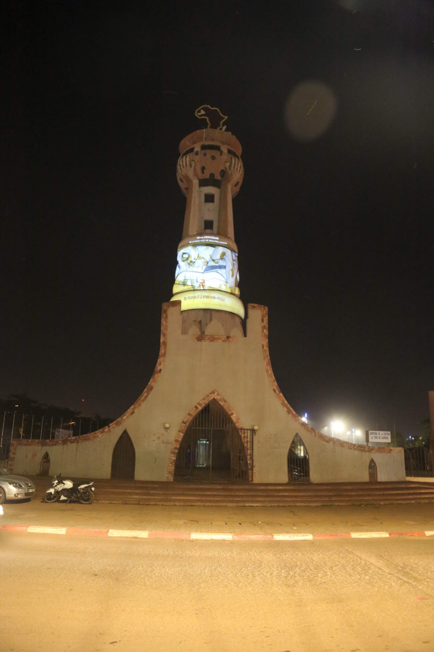 Projection monumentale sur la Tour de l’Afrique à Bamako