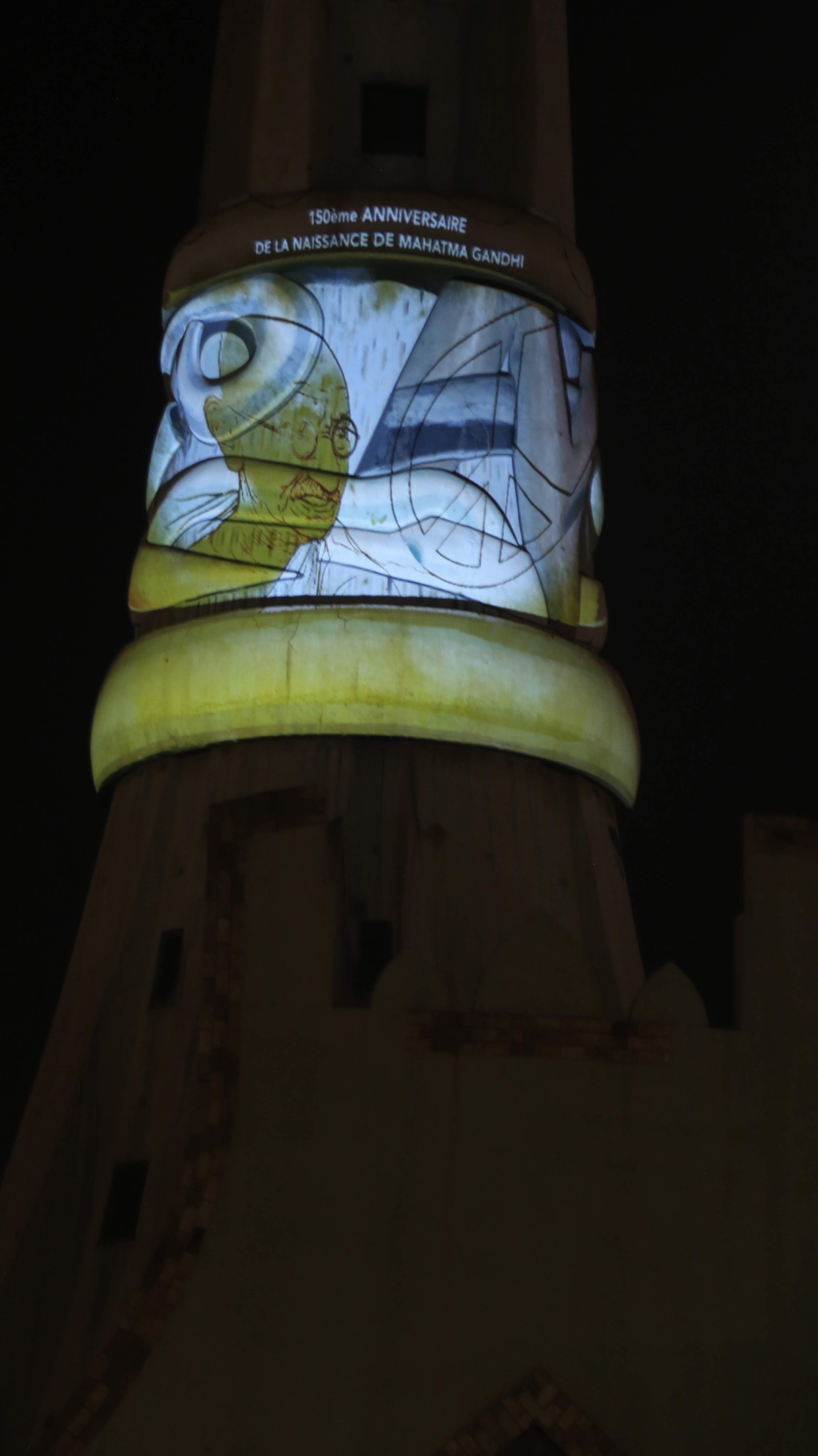 Détail du mapping consacré à Gandhi sur la Tour de l’Afrique